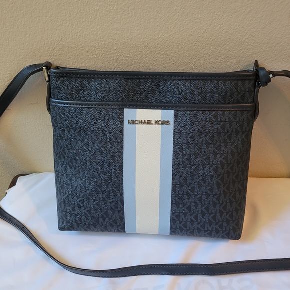 Michael kors crossbody bag - Picture 9 of 15